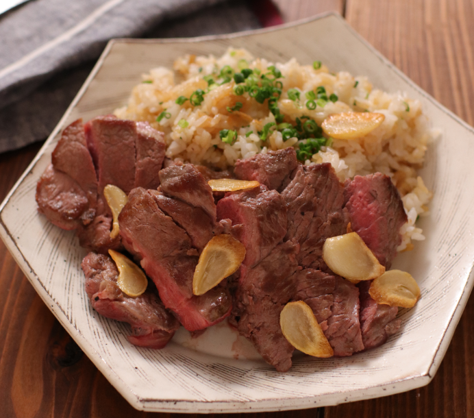 レシピ動画 ラムももステーキ ガーリック焼き飯添え 安心安全のラム肉 牛肉ならアンズコフーズ Anzco Foods Japan