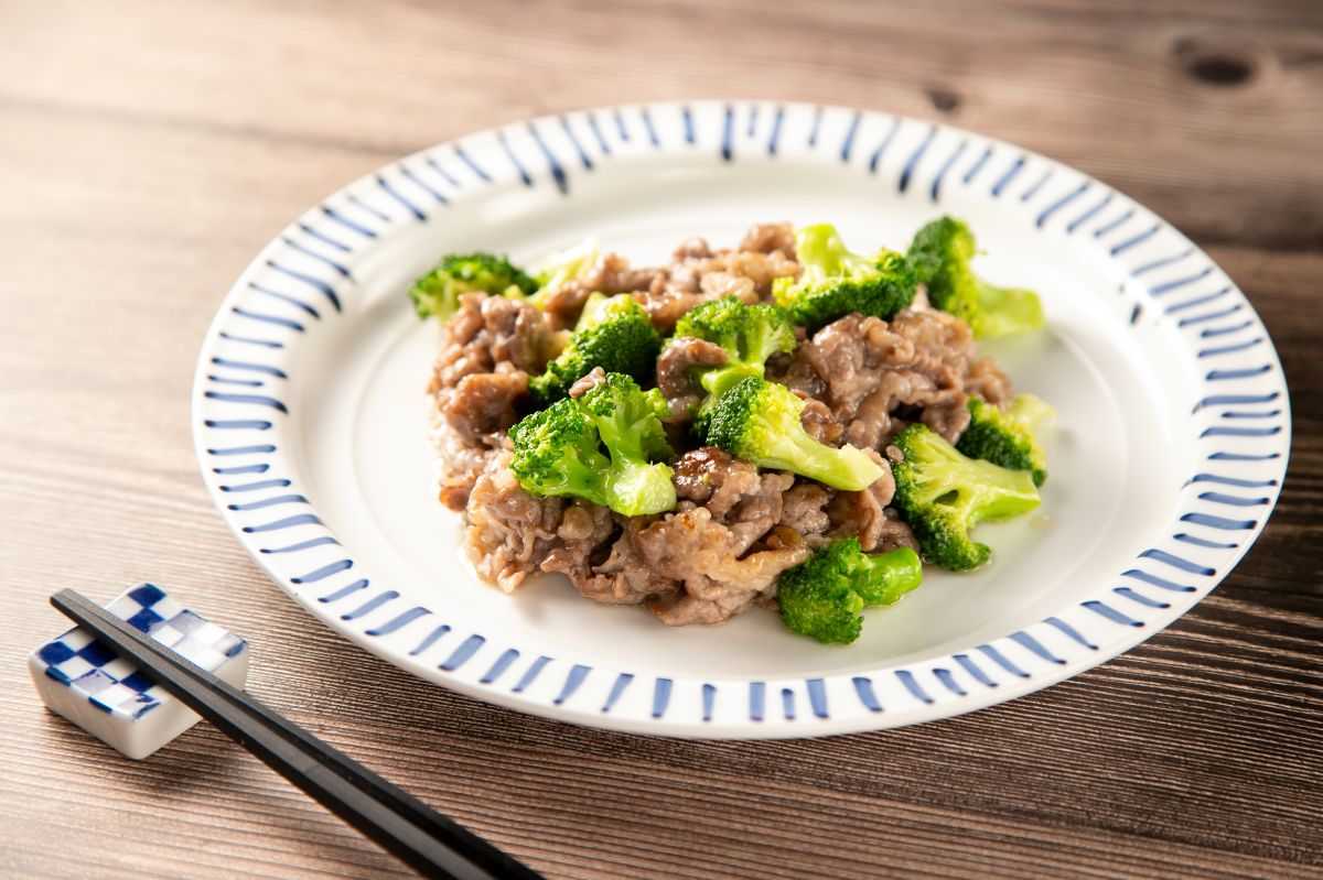 【レシピ】オーシャンビーフ切り落しとブロッコリーのうま塩炒め